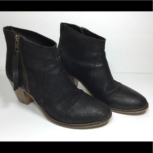 Urban Outfitters Black Zip Ankle Bootie  Size 7